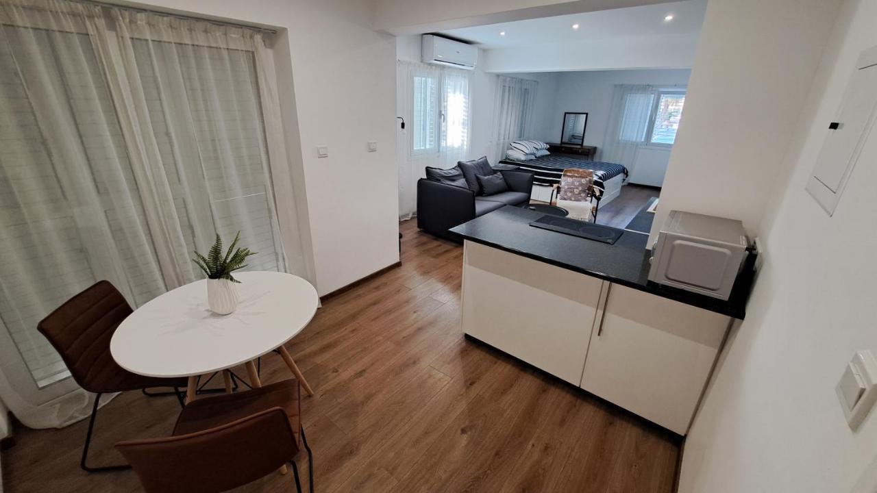 City Center Apartments Paphos Bagian luar foto