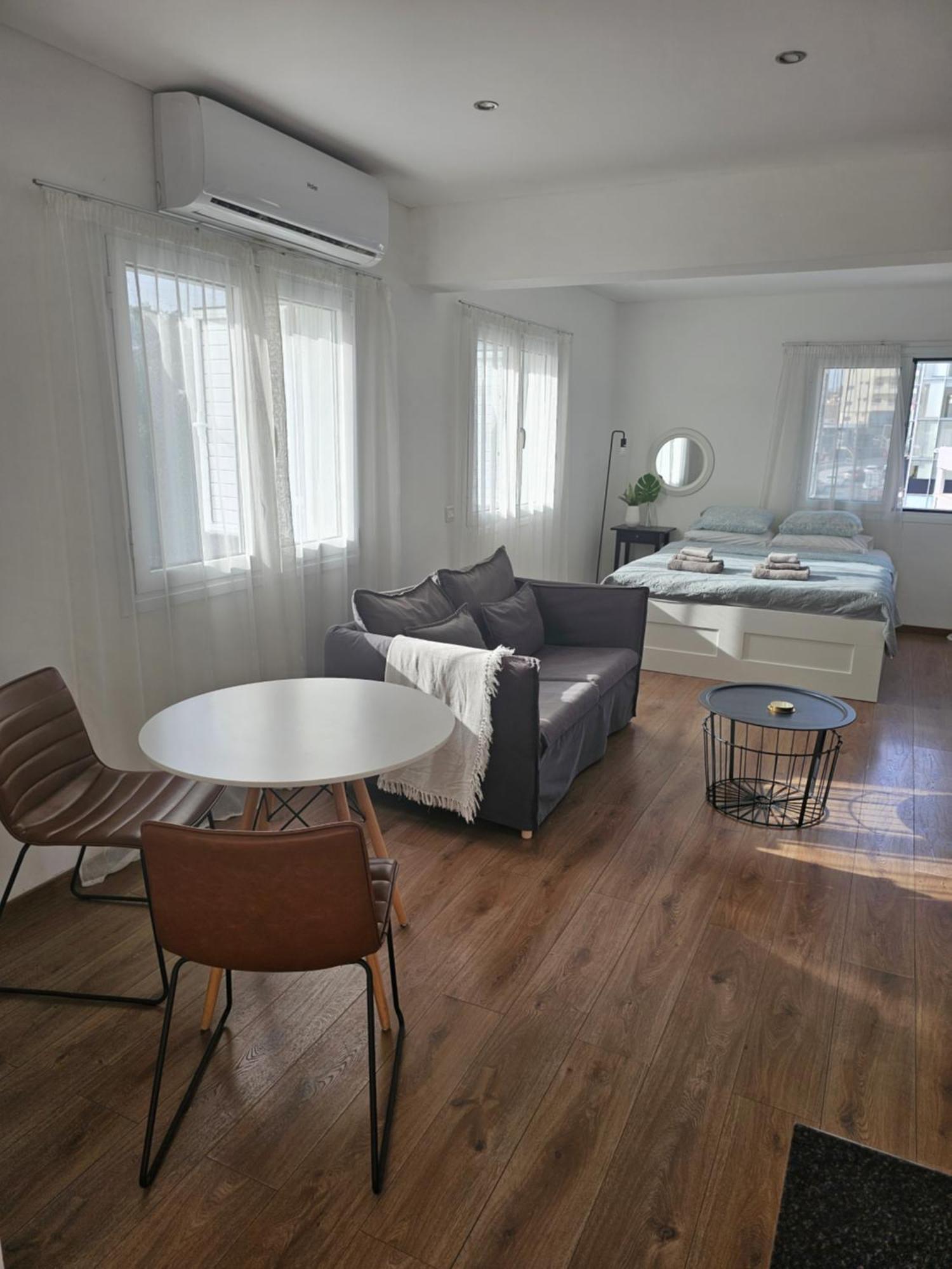 City Center Apartments Paphos Bagian luar foto