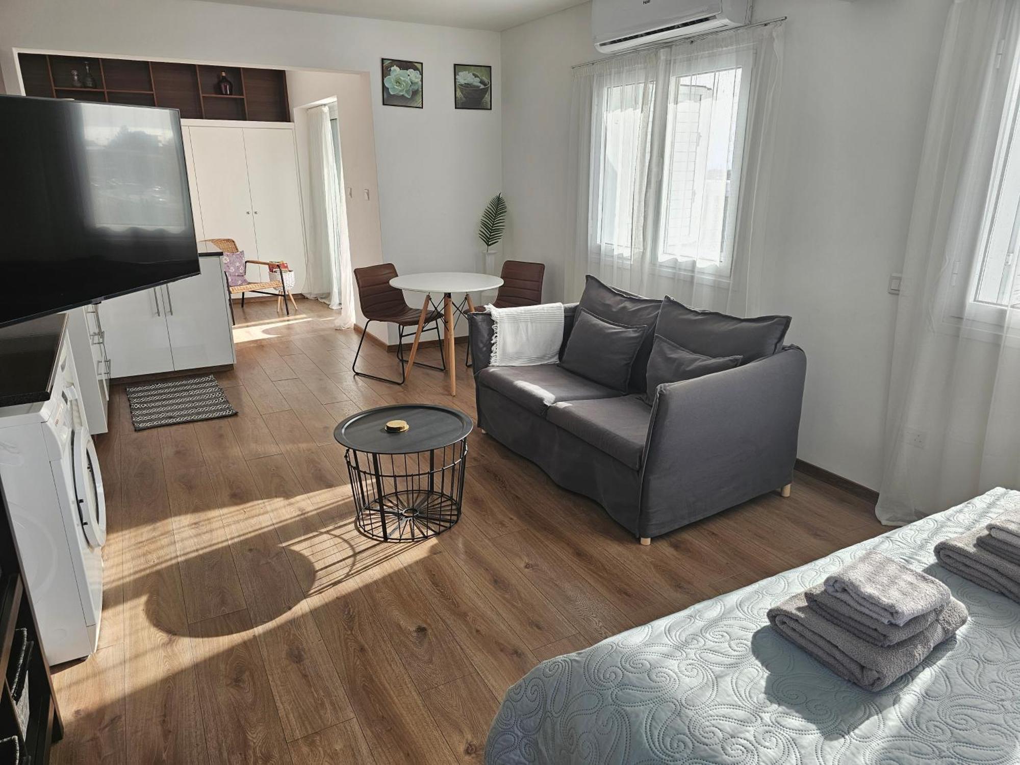 City Center Apartments Paphos Bagian luar foto