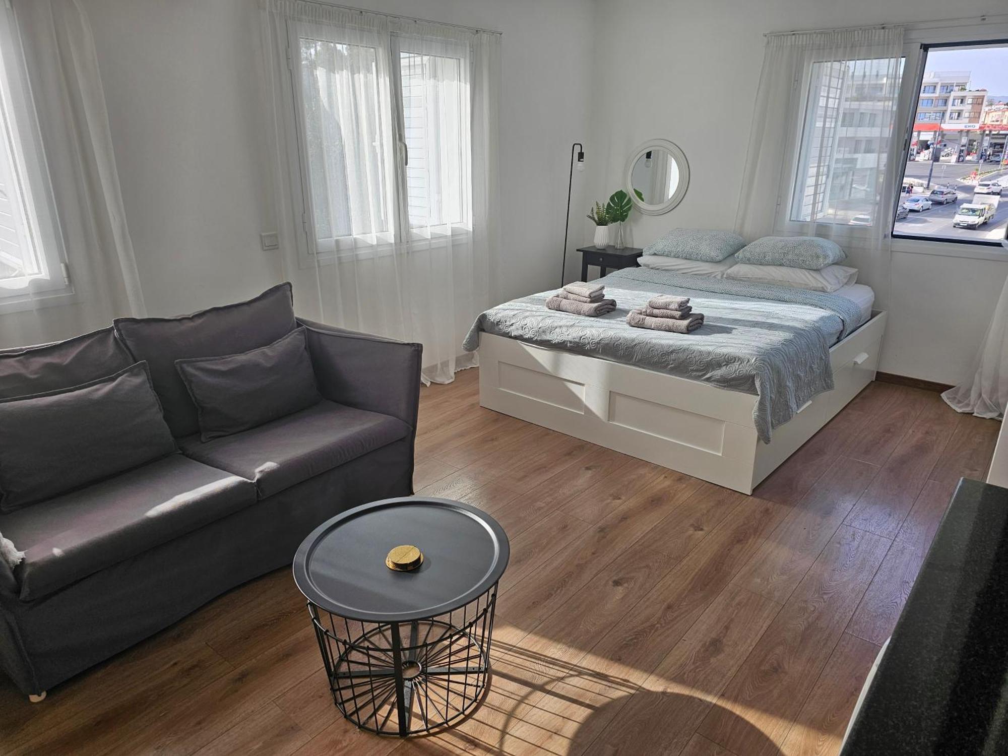 City Center Apartments Paphos Bagian luar foto