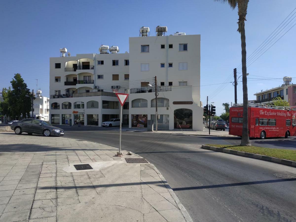 City Center Apartments Paphos Bagian luar foto